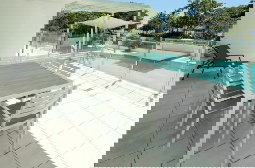 Foto 45 - Waters Edge Apartment
