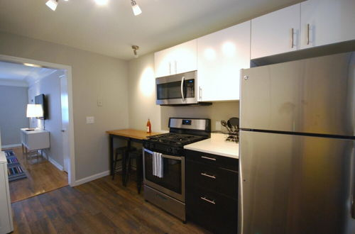 Foto 4 - B2bb Enjoy a Full Kitchen in an Affordable Condo Near Peachtree Street