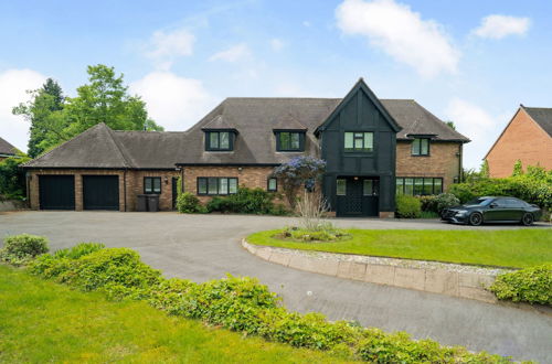 Photo 39 - Luxury Designer Mansion in West Midlands Countryside