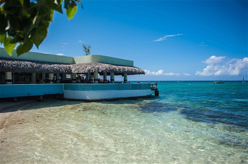 Photo 32 - Ocean Rooms at Oceans Palm Resort