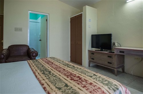 Photo 15 - Ocean Rooms at Oceans Palm Resort