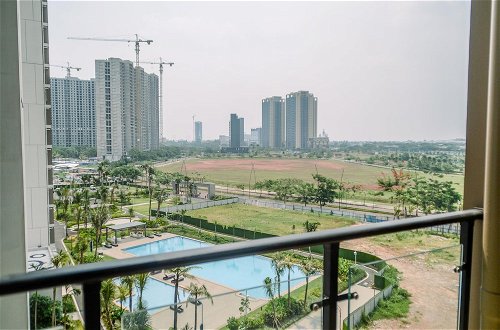 Photo 17 - Comfortable Studio With Pool View At Sky House Bsd Apartment