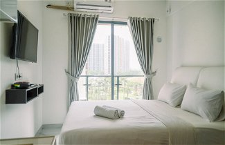 Photo 2 - Comfortable Studio With Pool View At Sky House Bsd Apartment
