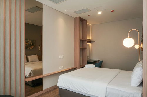 Photo 11 - Luxurious 2BR at Sudirman Suites Apartment