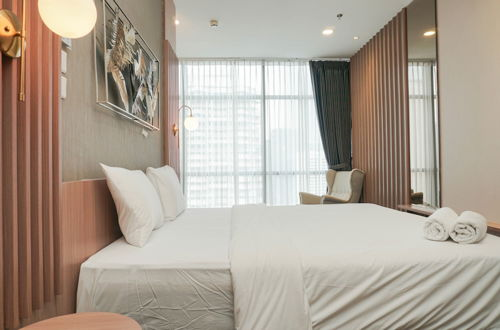 Foto 3 - Luxurious 2BR at Sudirman Suites Apartment