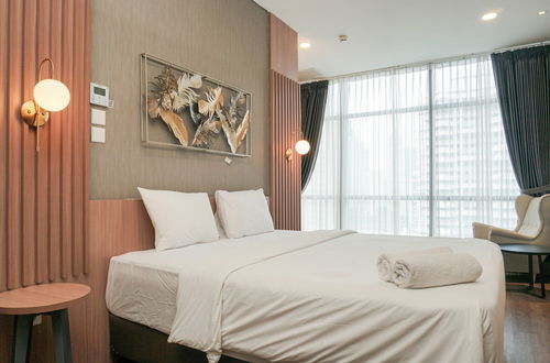 Photo 5 - Luxurious 2BR at Sudirman Suites Apartment