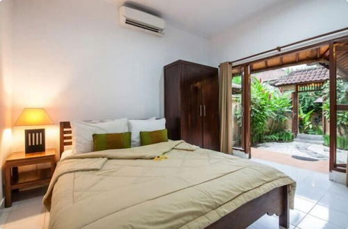 Photo 12 - SMV - garden - 5-BR · 5BR Garden Villa Walk to Beach and Shops Legian