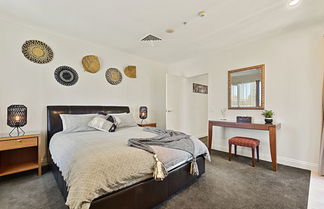 Photo 3 - Spacious Apartment in Auckland Central