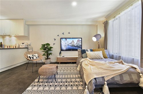 Photo 2 - Spacious Apartment in Auckland Central