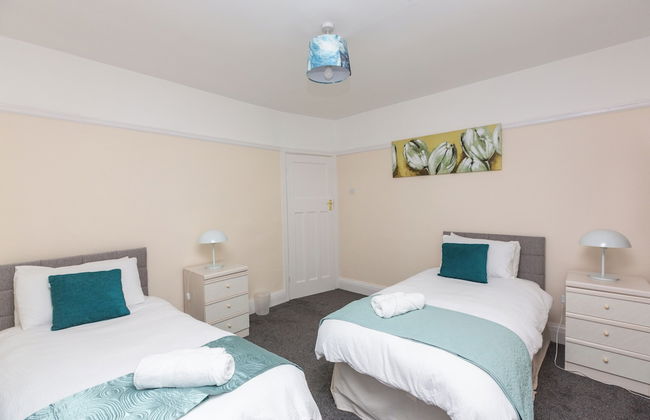 Superior three bedroom house with sea view - Photo 4