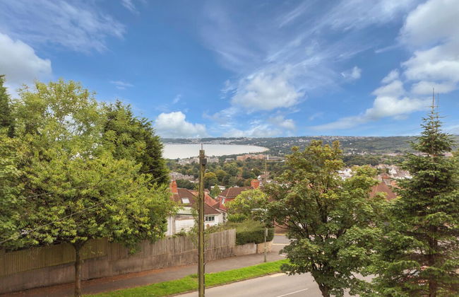 Superior three bedroom house with sea view - Photo 9