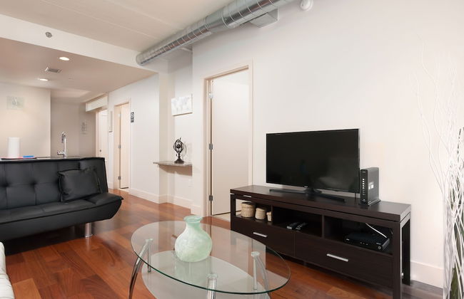 Pet Friendly 2 Bedroom And Apartment Near Rittenhouse Apts by RedAwning - Foto 1