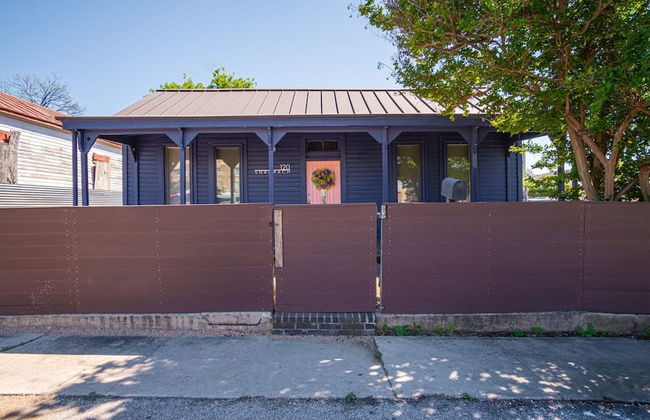 Stunning 3BR 2BA Haven in Downtown s Heart - Photo 5