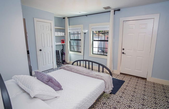 Stunning 3BR 2BA Haven in Downtown s Heart - Photo 19