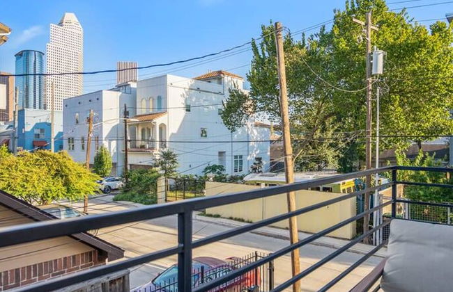 Urban Jungle Retreat in the HTX Skyline - Foto 44