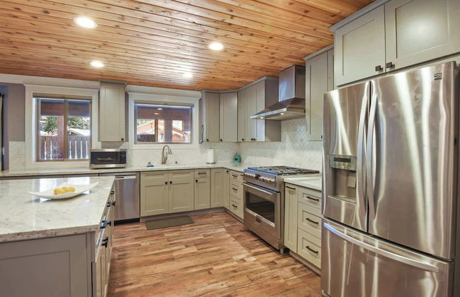 Alpine Chalet Nature Lovers Rejoice! Chic 4 BDR - Photo 13