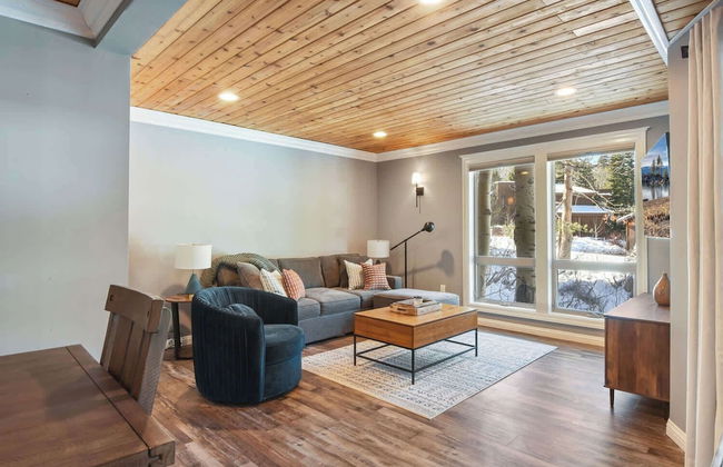 Alpine Chalet Nature Lovers Rejoice! Chic 4 BDR - Photo 19