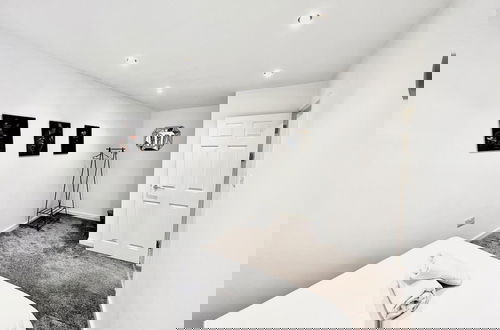 Foto 5 - Captivating 2-bed Apartment in Liverpool