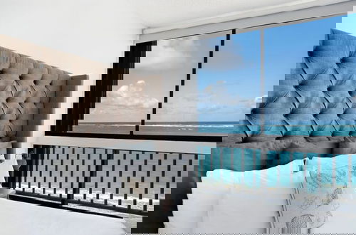 Photo 5 - Maria Beach 1BDR Oceanfront Pool Parking