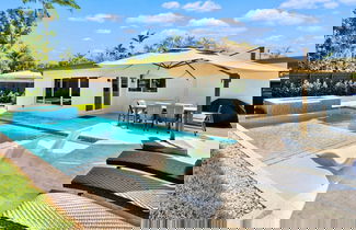 Foto 1 - Stunning Poolside Luxury Retreat