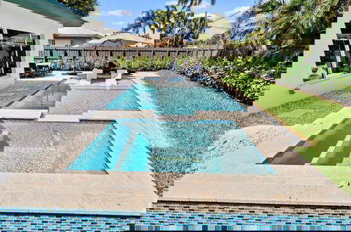 Photo 35 - Stunning Poolside Luxury Retreat