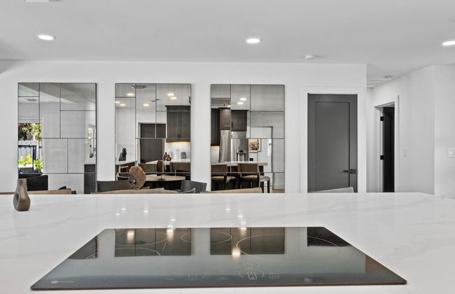Stunning Poolside Luxury Retreat - Foto 25