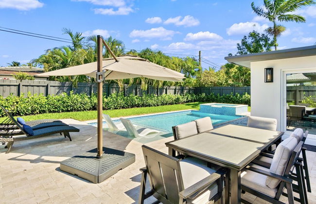 Stunning Poolside Luxury Retreat - Foto 32