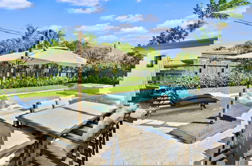 Photo 32 - Stunning Poolside Luxury Retreat