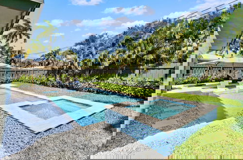 Photo 3 - Stunning Poolside Luxury Retreat