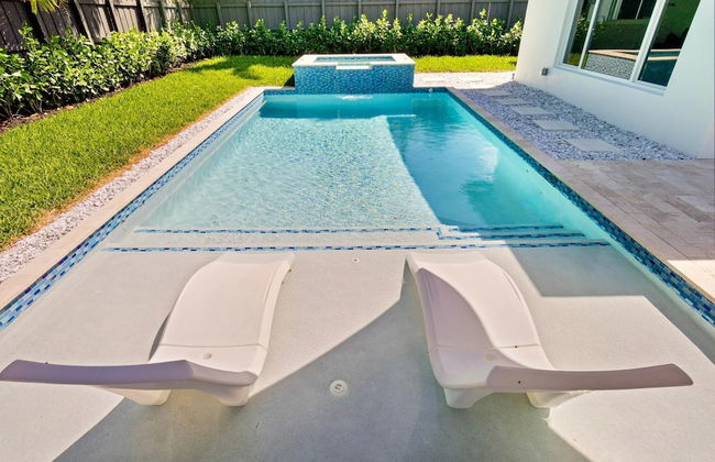 Stunning Poolside Luxury Retreat - Foto 33