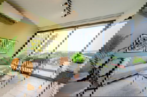 Photo 1 - Luxurious 1BR Apartment With Stunning Balcony View