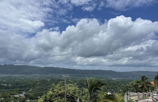 Skyline Suites, Breathtaking Mountains & City View 1 Bedroom Apts by RedAwning - Photo 16