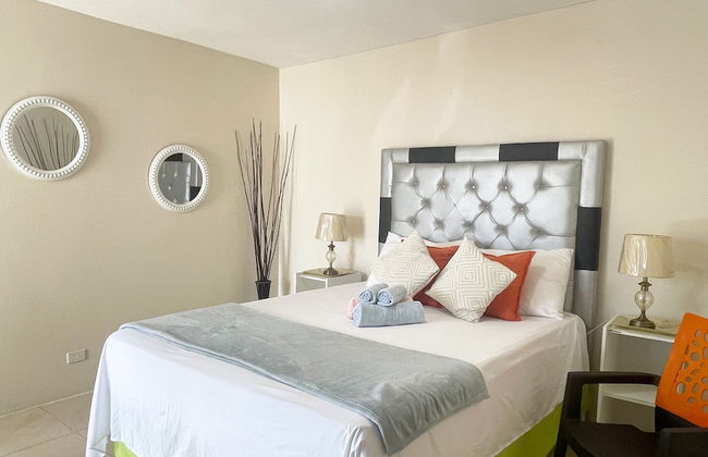 Skyline Suites, Breathtaking Mountains & City View 1 Bedroom Apts by RedAwning - Photo 4