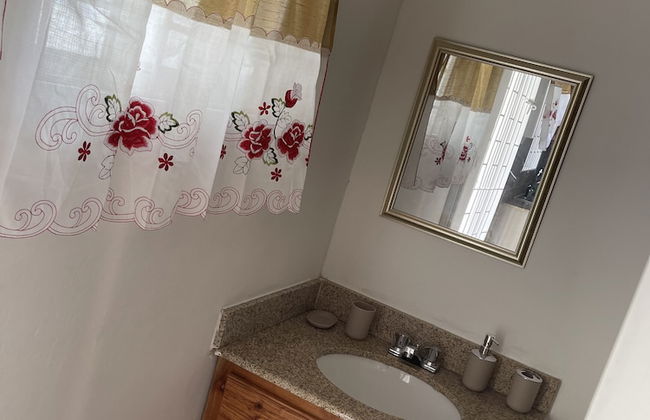 Skyline Suites, Breathtaking Mountains & City View 1 Bedroom Apts by RedAwning - Photo 9