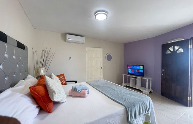 Skyline Suites, Breathtaking Mountains & City View 1 Bedroom Apts by RedAwning - Photo 1