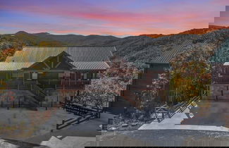 Foto 1 - Splash Of Gatlinburg 6 Bedroom Cabin by RedAwning