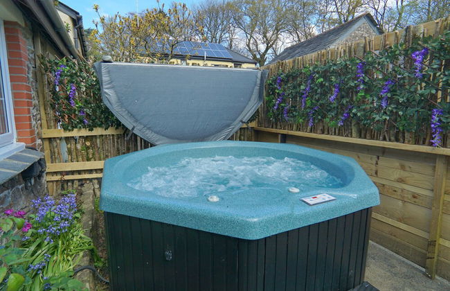 3-bed Cottage - Sleeps 5, Riverside, Hot Tub, Pets - Foto 32