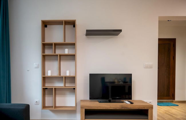 Modern and Cozy 1bdr Apartment in the City Center - Photo 2