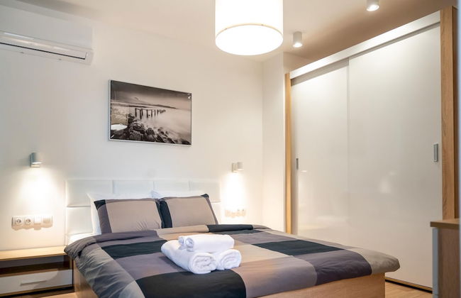 Modern and Cozy 1bdr Apartment in the City Center - Photo 11