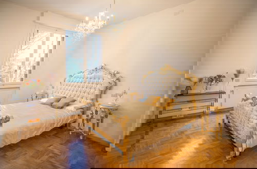 Foto 3 - Majestic Villa in Hills of Florence with Gardens Gym Jacuzzi and Sauna
