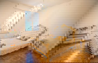 Foto 3 - Majestic Villa in Hills of Florence with Gardens Gym Jacuzzi and Sauna