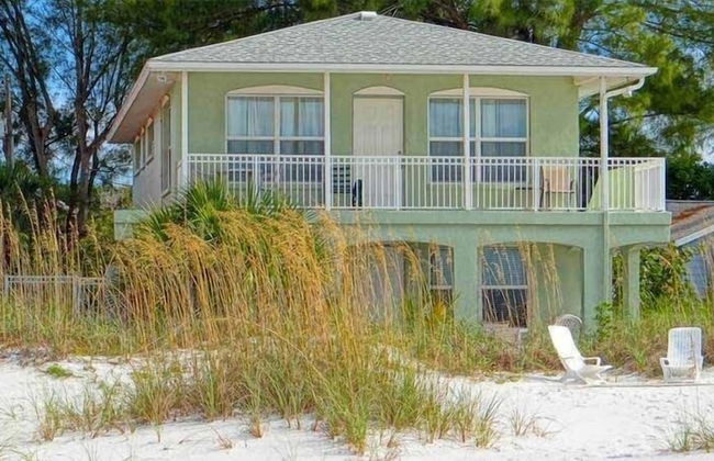 763 North Shore Downstairs 3 Bedroom Apts by RedAwning - Foto 1