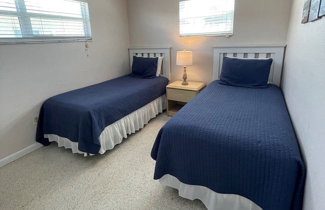 763 North Shore Downstairs 3 Bedroom Apts by RedAwning - Foto 4