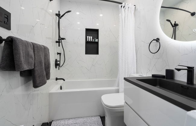 Downtown Luxe - Parking, Metro, King Bed, Sleeps 6 - Foto 29