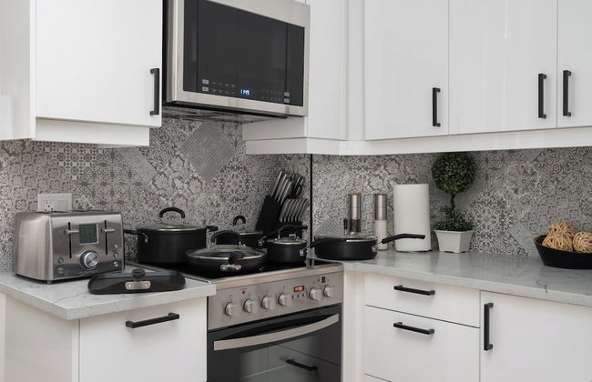 Downtown Luxe - Parking, Metro, King Bed, Sleeps 6 - Foto 39