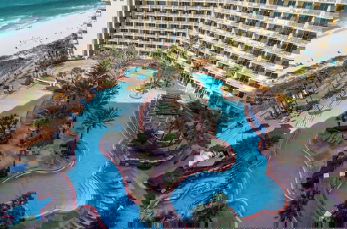 Foto 34 - Amazing Gulf Views! Spa, Pool, Tiki Bar and More!