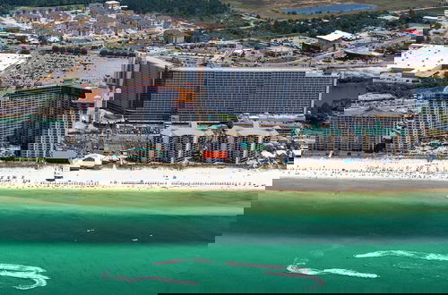 Foto 54 - Amazing Gulf Views! Spa, Pool, Tiki Bar and More!