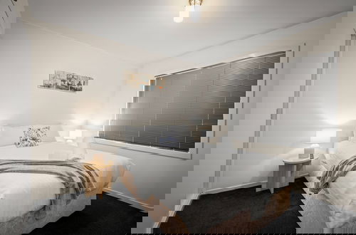 Photo 11 - Tranquil Tranmere- City Views- 3 Bedroom