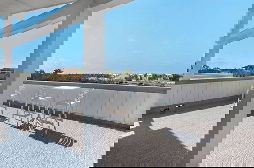 Foto 46 - Rooftop Observation Deck; Luxury 4-bedroom Home for 10; Perfect Location