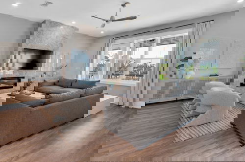 Foto 18 - Rooftop Observation Deck; Luxury 4-bedroom Home for 10; Perfect Location